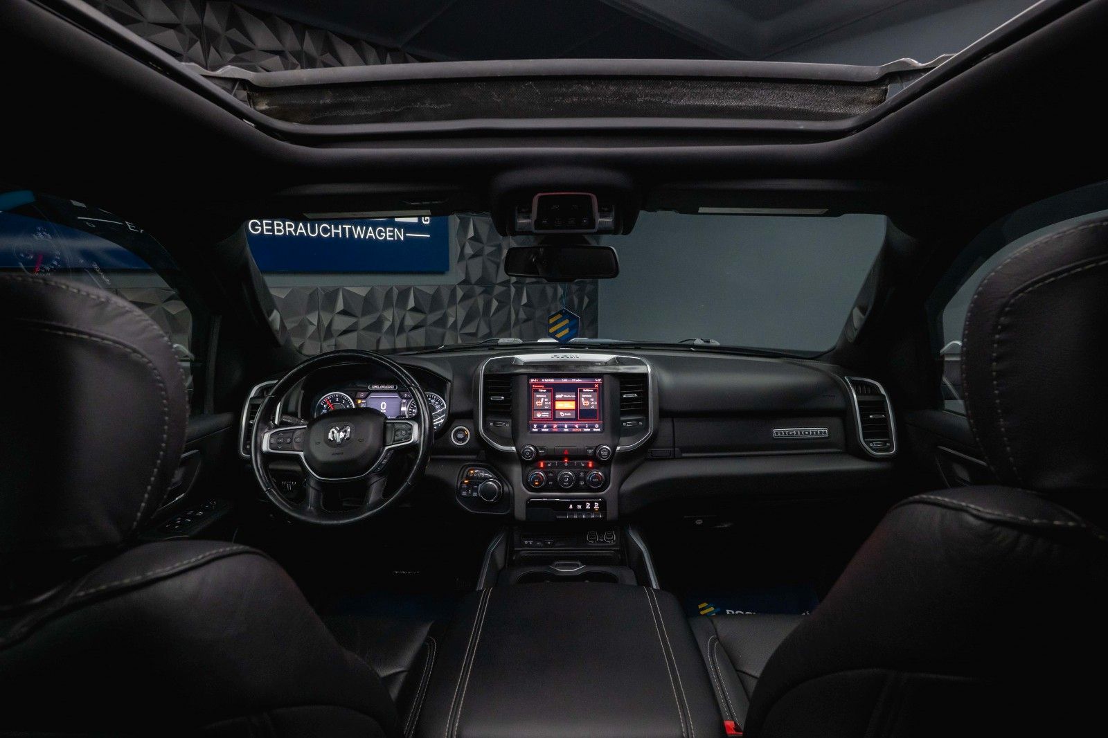 Fahrzeugabbildung Dodge RAM 5.7 V8 HEMI 4x4 OFFROAD Night-Paket *PANO*