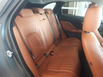 Jaguar F-Pace - 6