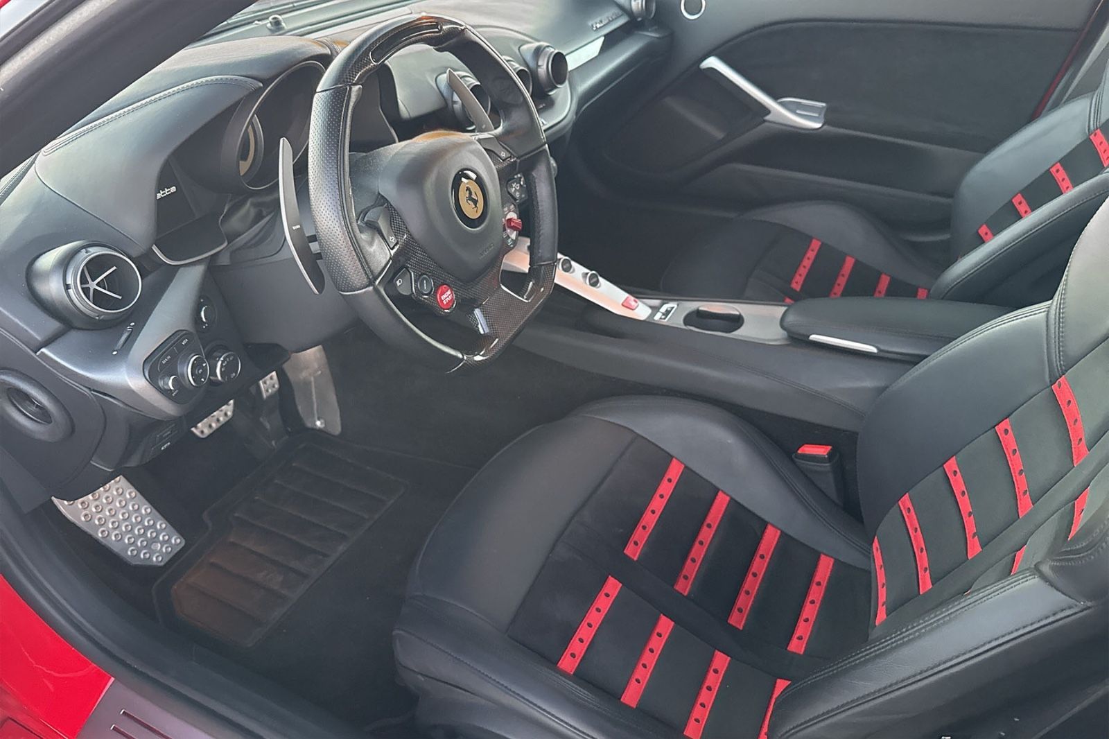 Fahrzeugabbildung Ferrari F12*Approved*Dt. Auto*LED Lenkrad*Daytona Sitz