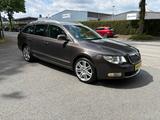 Skoda Superb Combi Elegance Automatik - Skoda Superb aus 2011: Kombi