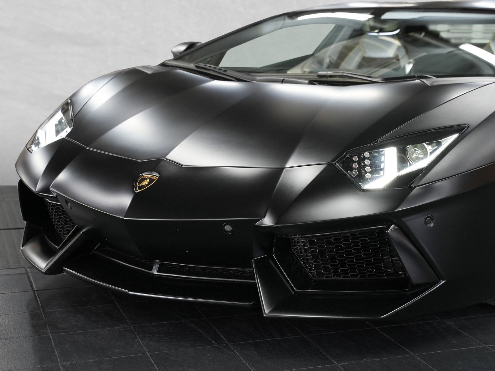 Fahrzeugabbildung Lamborghini Aventador LP700-4 - Nero Nemesis | Sport-AGA