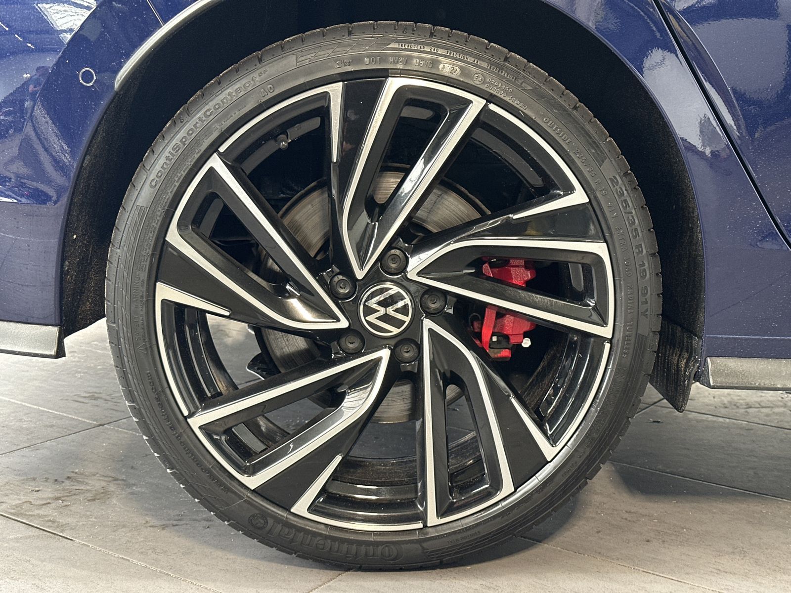 Fahrzeugabbildung Volkswagen Golf 2.0 TSI GTI DSG NAV+LED+ACC+PANO+AHK+KAMERA