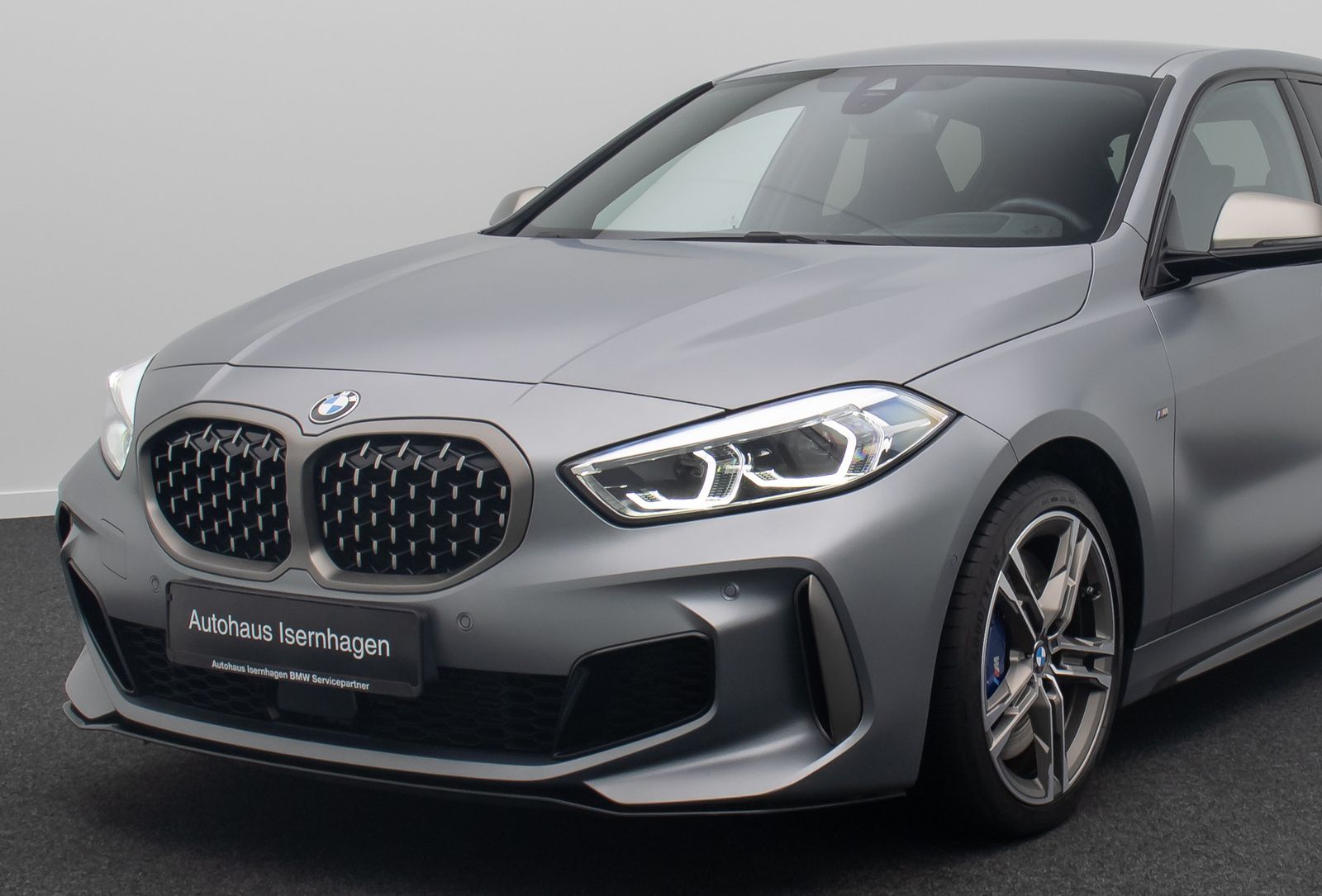 Fahrzeugabbildung BMW M135 xD HUD DAB Kamera HiFi Komfort 18Zoll