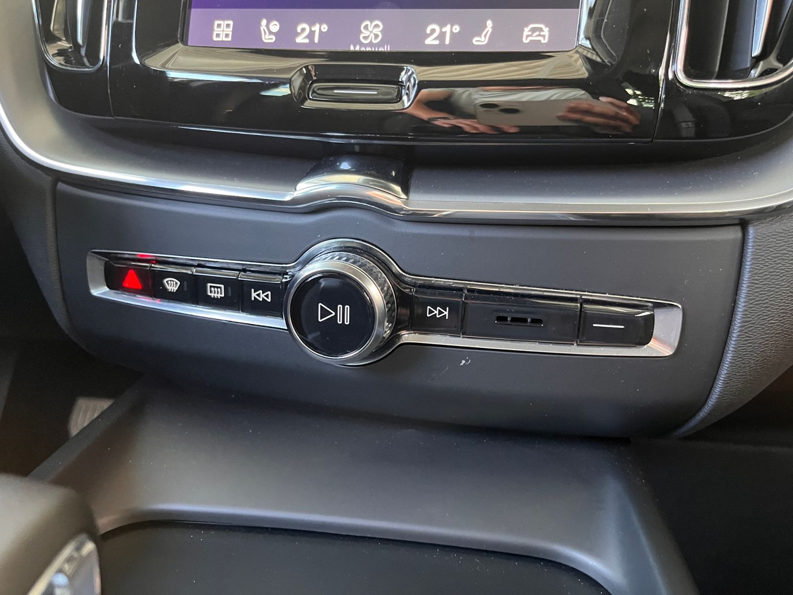 Fahrzeugabbildung Volvo XC60 Core 2WD STNDHZ LED NAV SHZ 19"