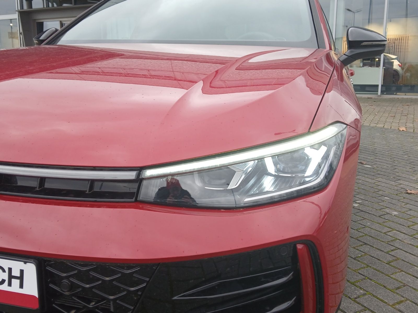 Fahrzeugabbildung Volkswagen Passat R-Line eHybrid DSG IQ.Light ACC AHK SH Ma