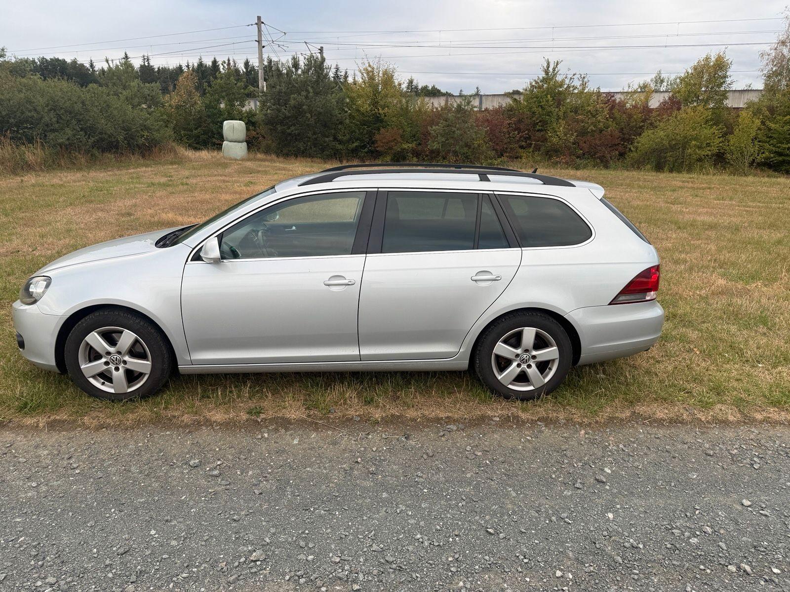 Volkswagen Golf 2012 — rear view