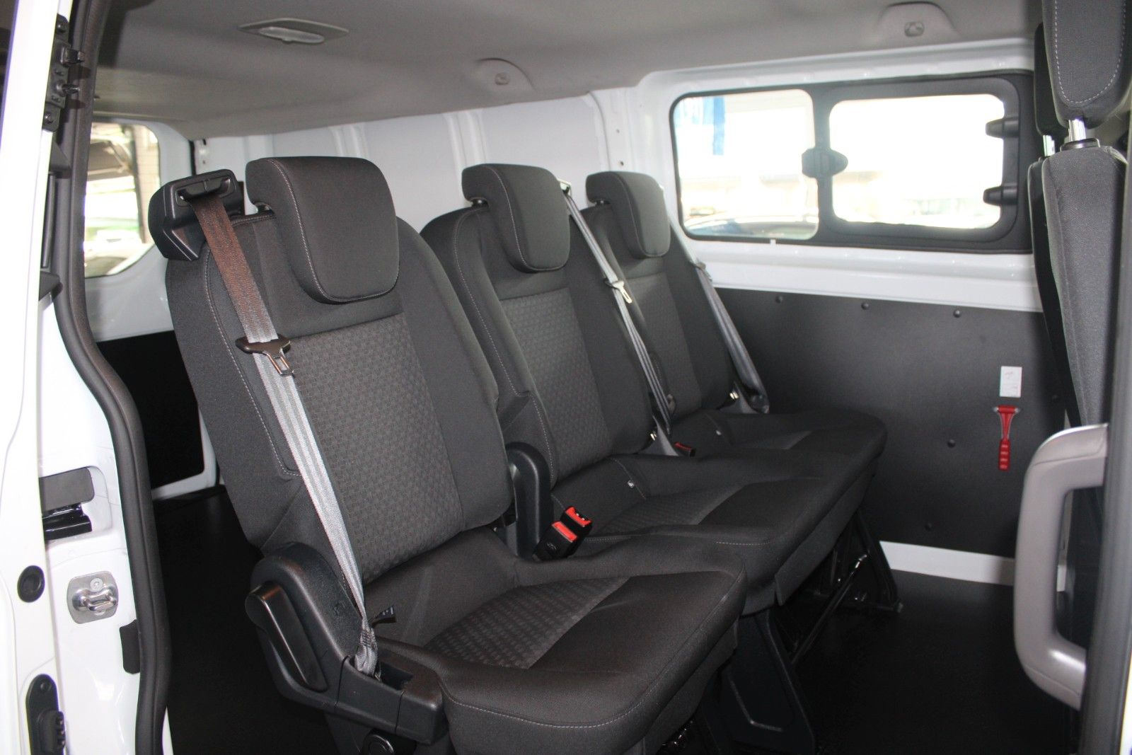 Fahrzeugabbildung Ford Transit Tourneo Custom TREND L2 MHEV 5-Sitze AHK