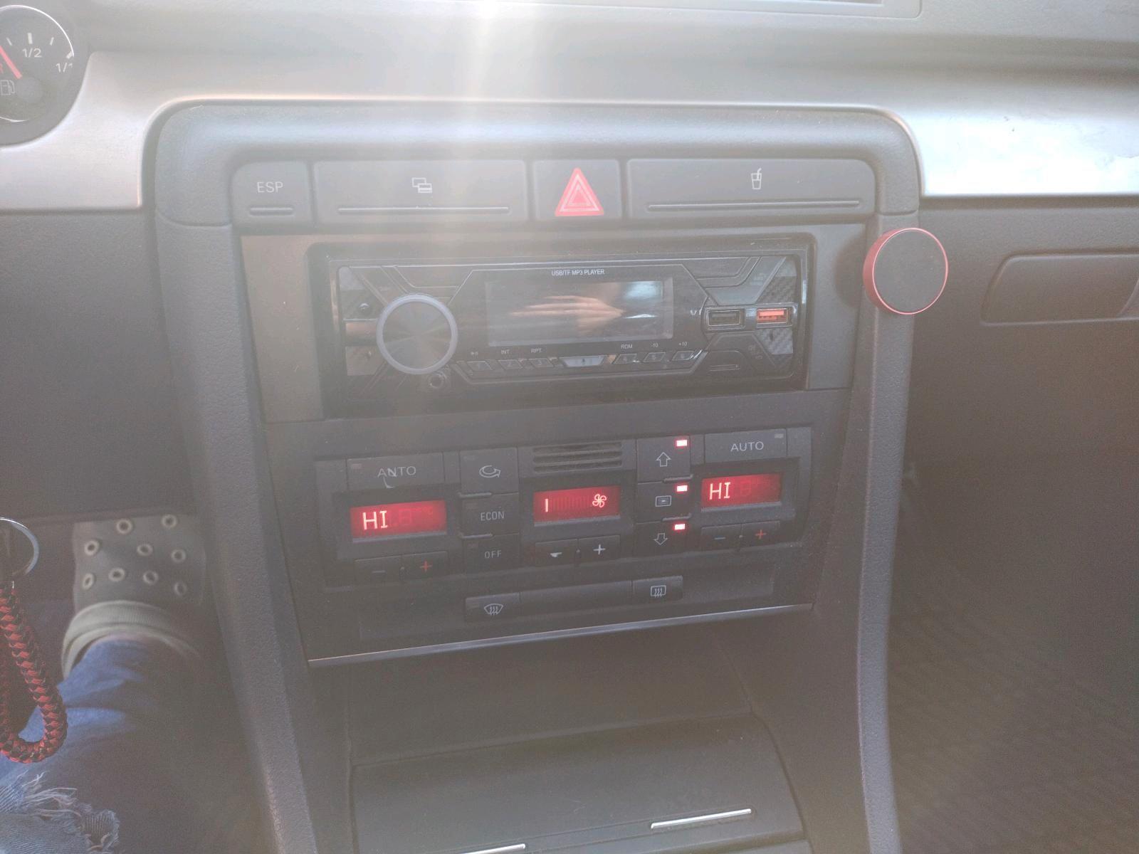 Audi A4 2004 — photo 12