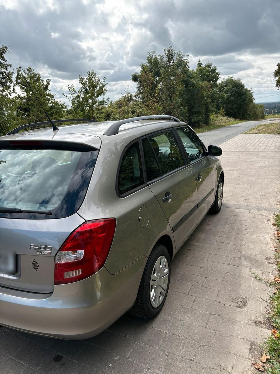 Skoda Fabia 2009 — engine 69 HP (51kW)