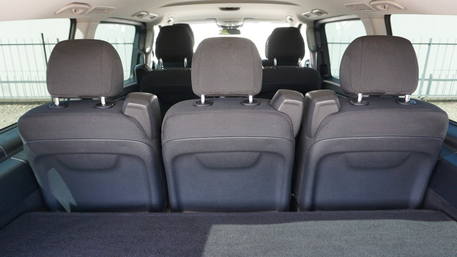 Fahrzeugabbildung Mercedes-Benz V 220d EDITION lang  7 Sitze,Navi,AHK,SR+WR
