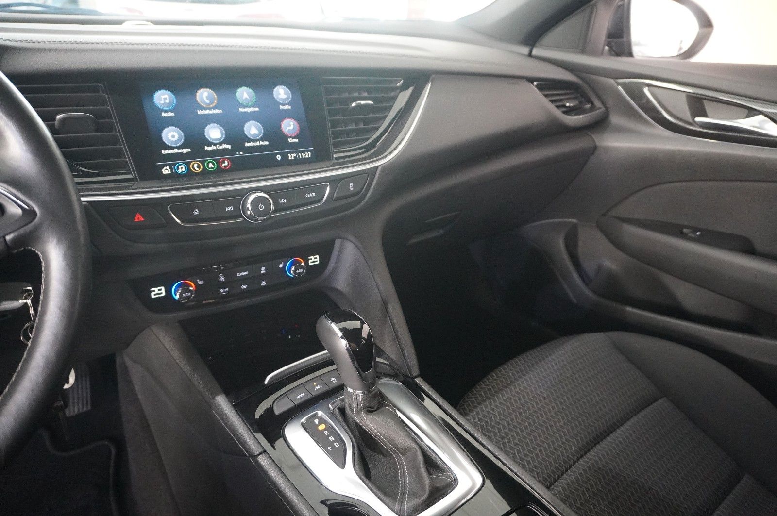 Fahrzeugabbildung Opel Insignia B ST 2.0T ELEGANCE NAVI/LED/SPORT/VIRTU
