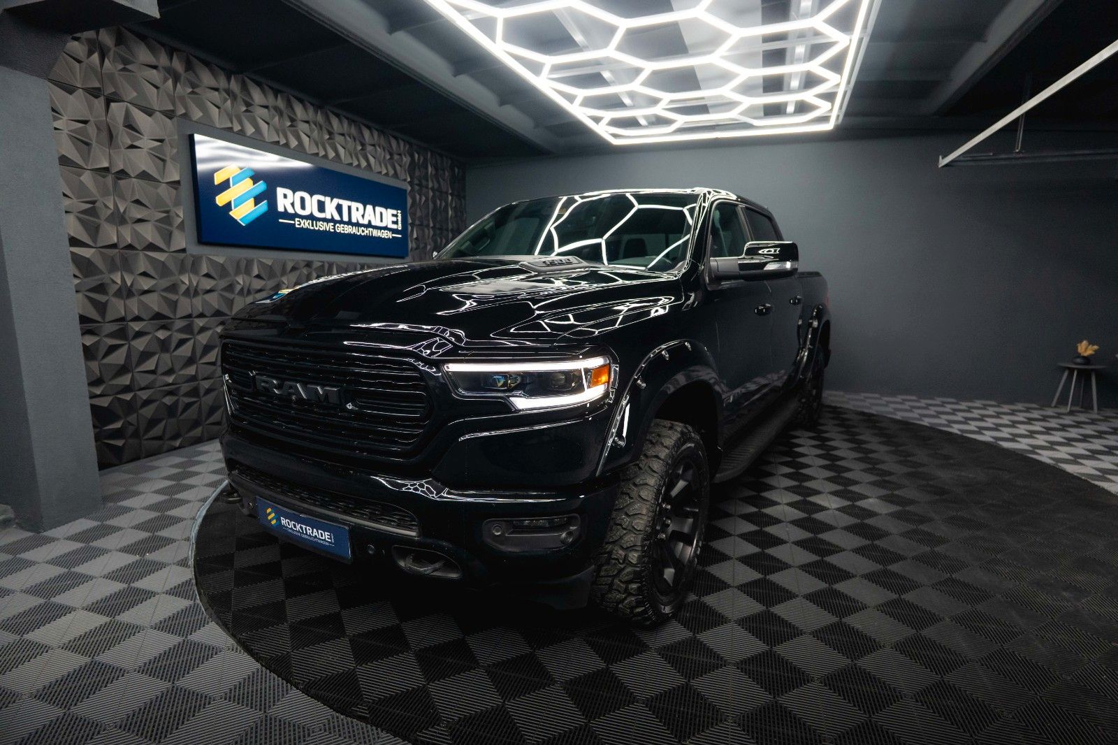 Fahrzeugabbildung Dodge RAM 5.7 V8 HEMI 4x4 Offroad BLACK EDITION  LPG