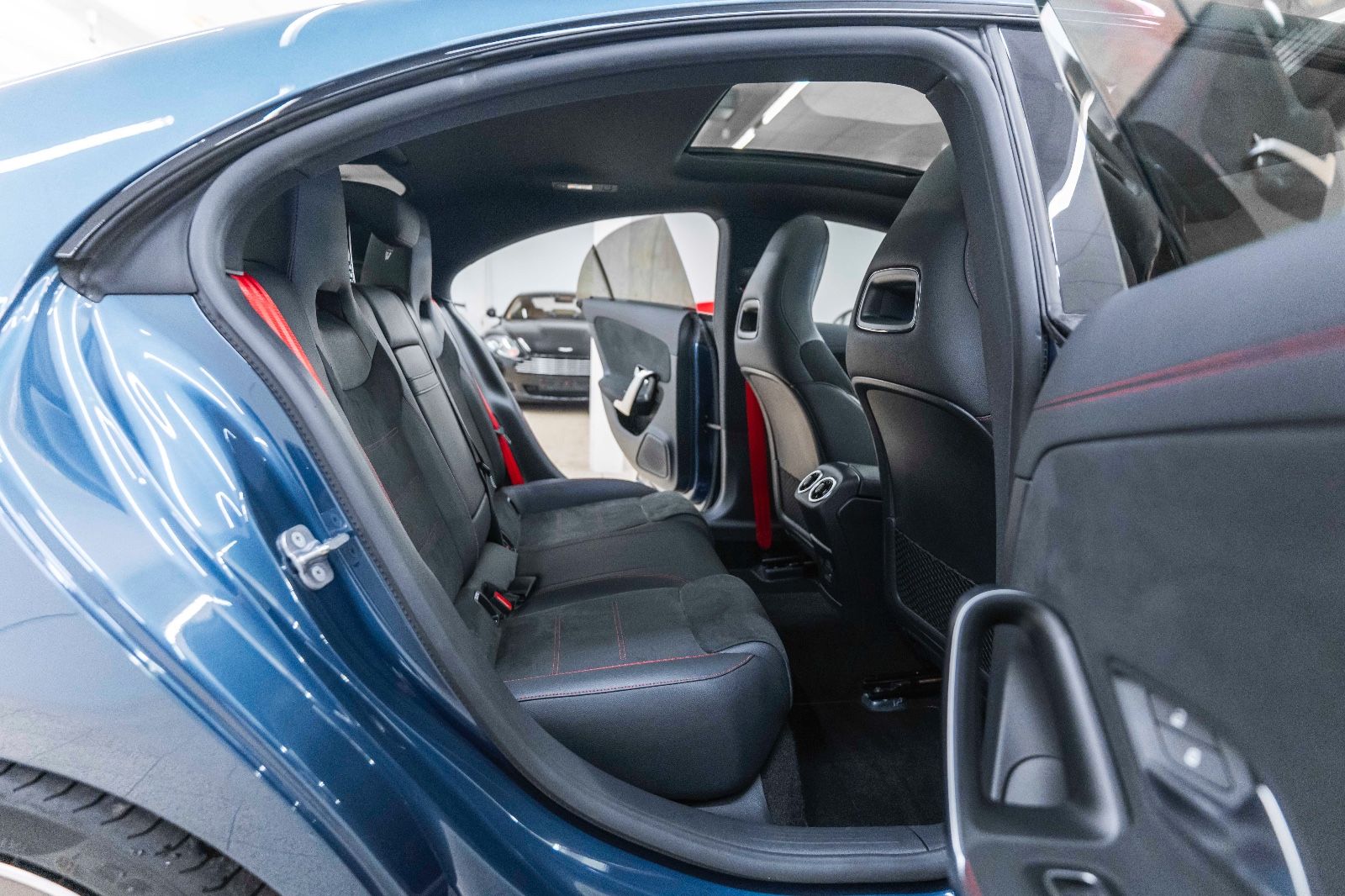 Fahrzeugabbildung Mercedes-Benz CLA 45 AMG 4MATIC 360° LED ALC AMBIENTE SZH NAV