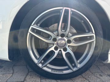 Fahrzeugabbildung Mercedes-Benz CLA 200 Shooting Brake AMG Navi PDC SHZ LED uvm