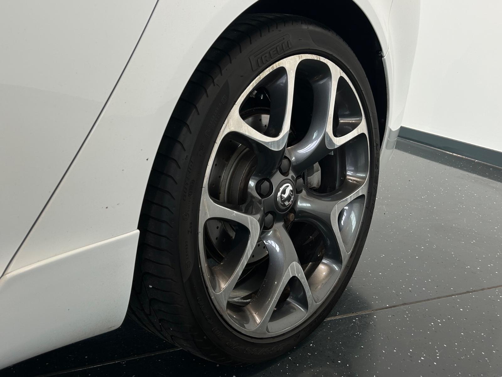 Opel Insignia OPC 2.8 V6 Turbo 325 ch BVM 4x4 / Cuir / Suspension adaptative / Sièges électriques chauffants / Xénon