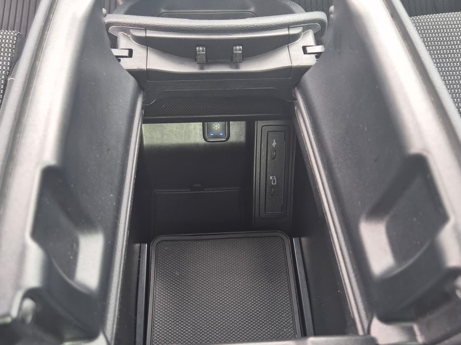 Fahrzeugabbildung Mercedes-Benz V 300 d 4MATIC lang AMG PANO*Mittelkonsole*AHK