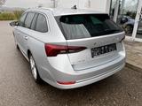 Skoda Octavia Combi 2.0 TSI DSG 4x4 Style 17"+NAVI-COL - Skoda Octavia mit Benzin-Antrieb: Kombi, 1.2