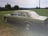 Mercedes-Benz 123 -200 Diesel  - Mercedes-Benz 200: D