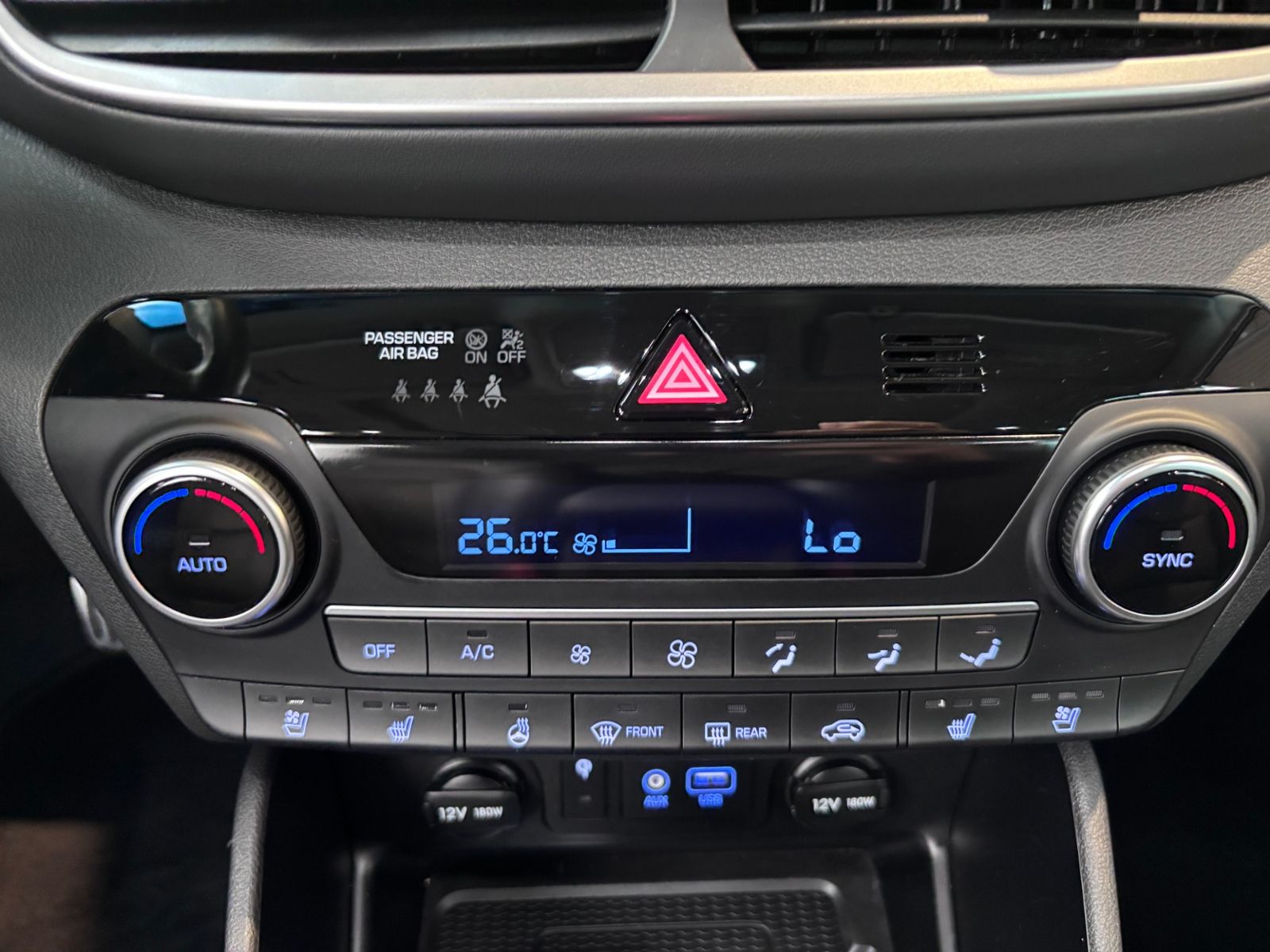 Fahrzeugabbildung Hyundai TUCSON Premium 4WD AHK PANO LED