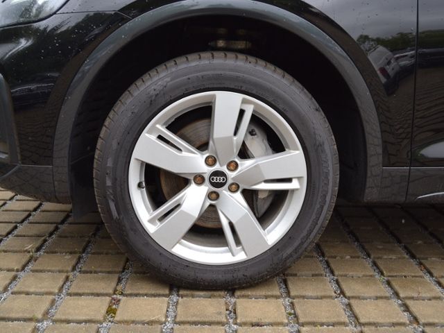 Q5 50 TFSI e qu. Advanced OPTIK-SCHWARZ/AHK/19-Z