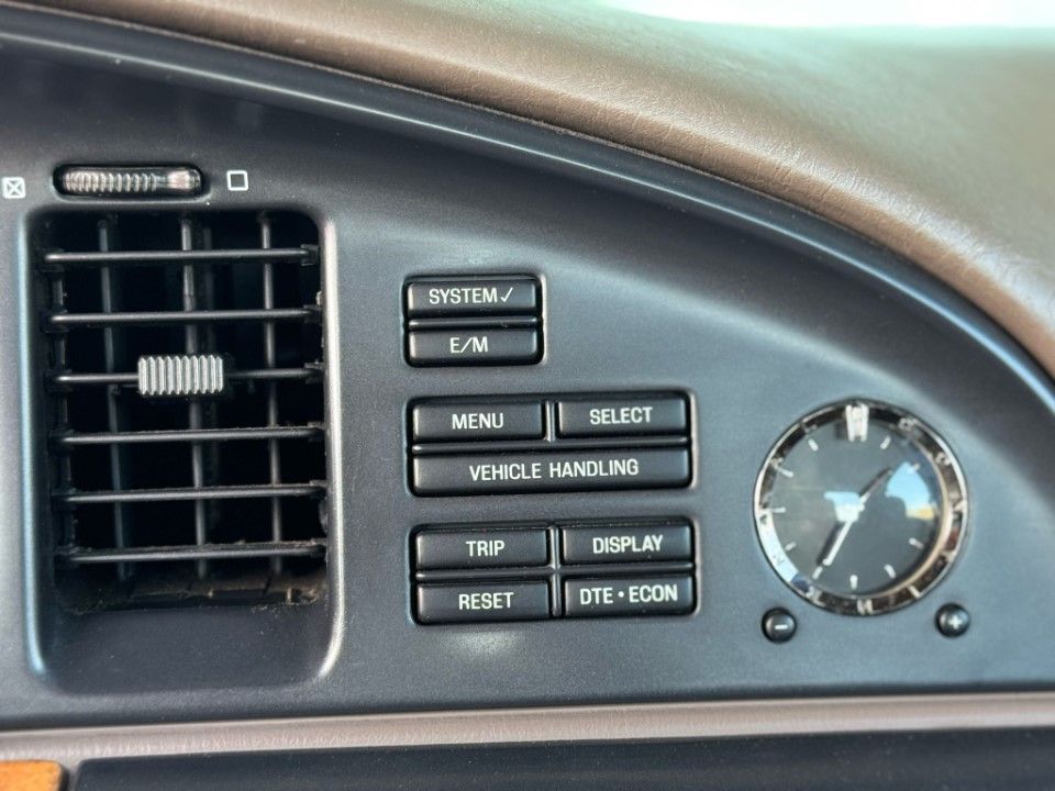 Fahrzeugabbildung Lincoln Continental Vinyl Dach kein Cabriolet V8