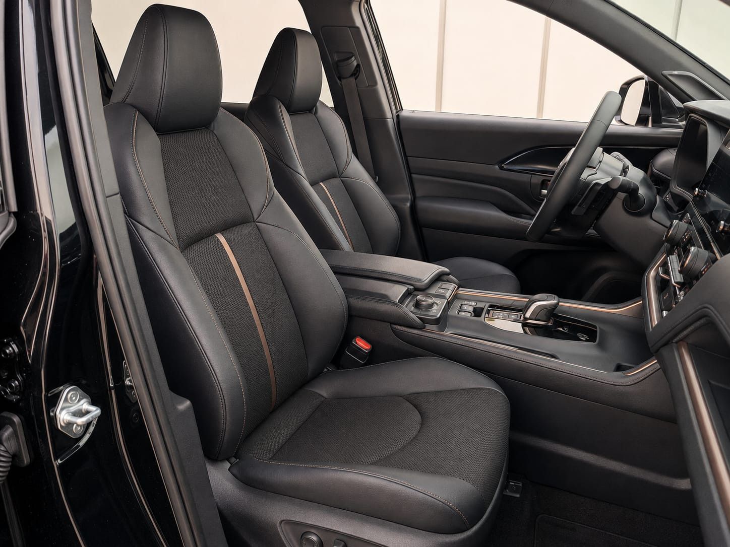 Fahrzeugabbildung Toyota GRAND Platinum Max T1: 68.000 EURO Stock !!!