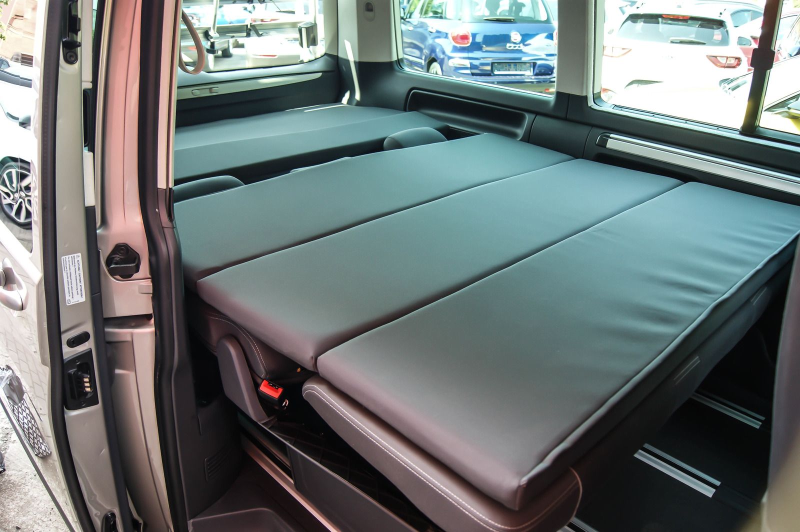Fahrzeugabbildung Volkswagen T5 California Beach Aufstelldach 4Motion DSG 2HD