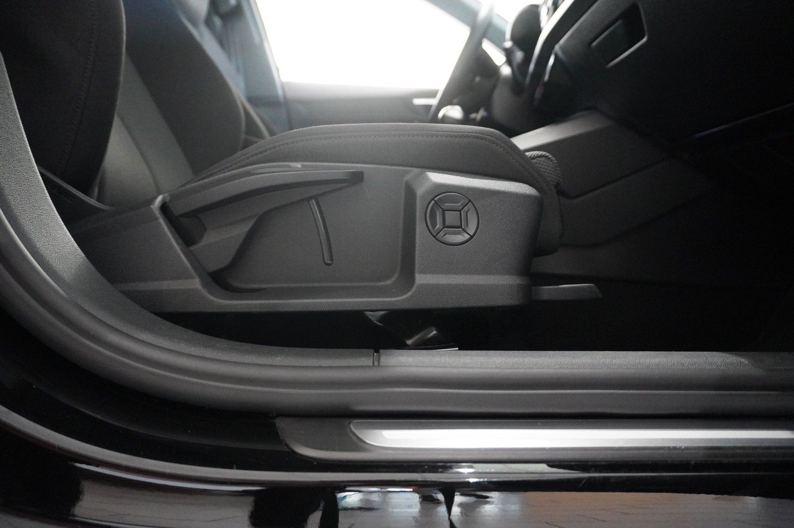 Fahrzeugabbildung Audi A3 Sportback 35 TFSI ADVANCED NAVI/LED/SPORT/DAB