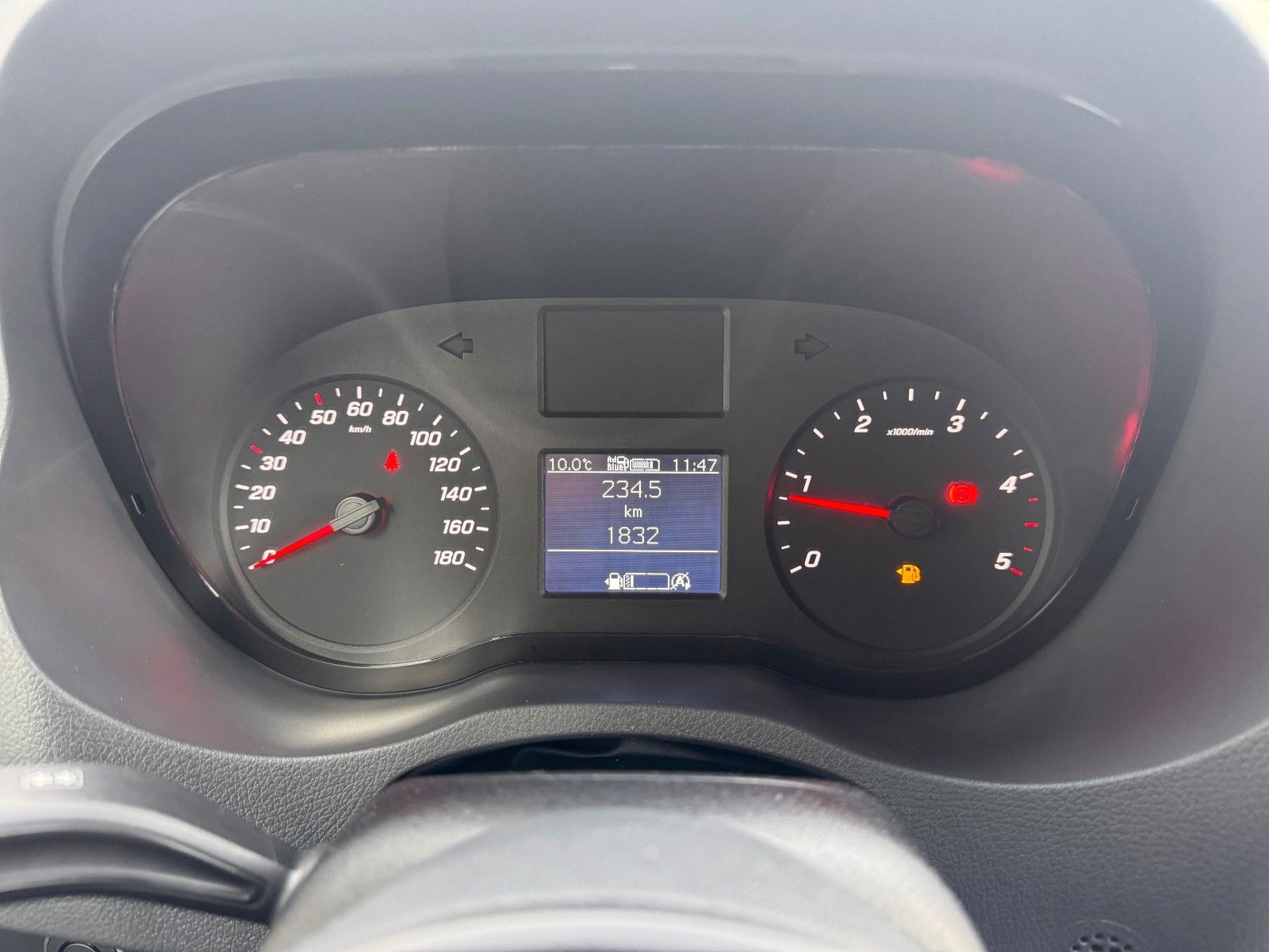 Fahrzeugabbildung Mercedes-Benz Sprinter 315 CDI Möbelkoffer Treppe Windabweiser