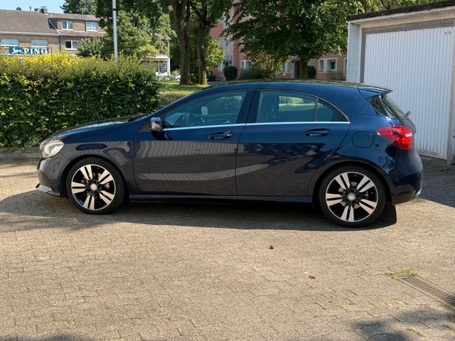 MERCEDES-BENZ  A180 Automatik/Urban/Navi/RFK/18 Zoll