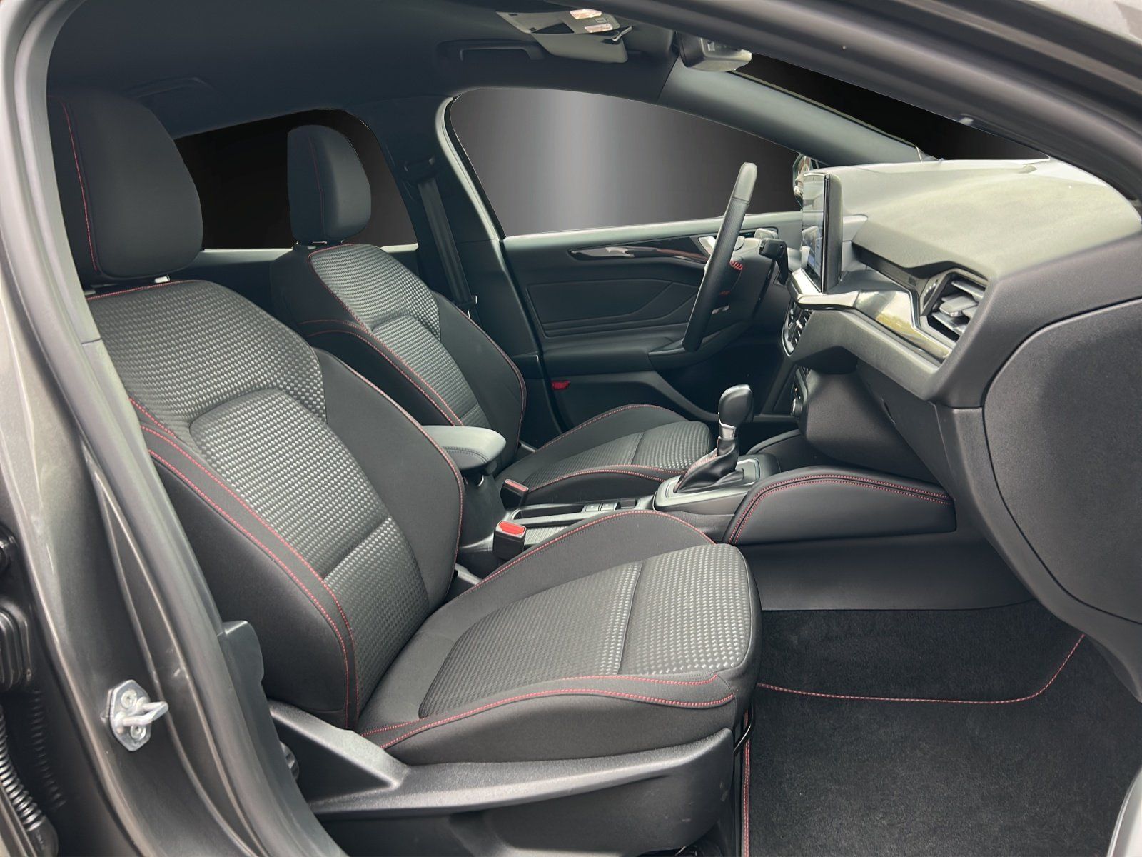 Fahrzeugabbildung Ford Focus 1.0 ST-Line Aut./LED/ACC/KAMERA/AHK/NAVI/