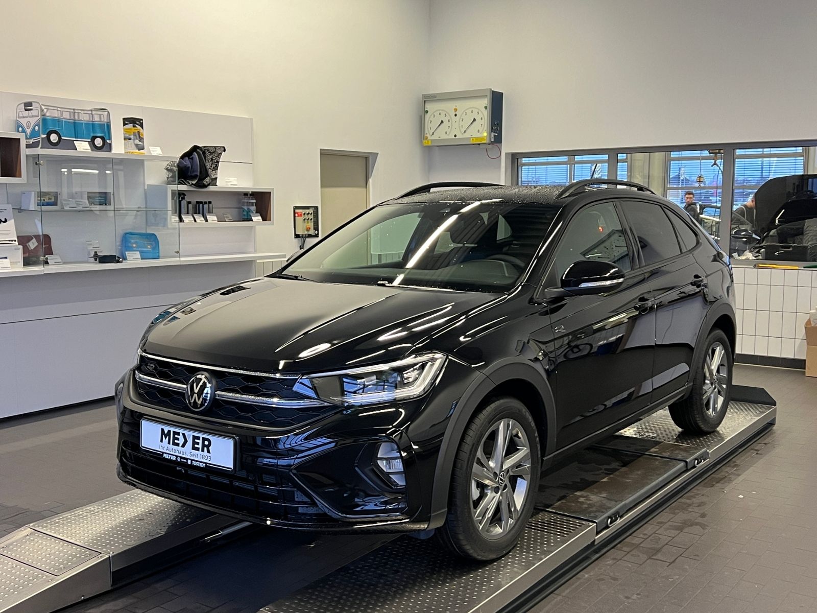 Fahrzeugabbildung Volkswagen Taigo R-Line 1.5 TSI DSG *AHK, 17"-LM, "IQ.DRIVE