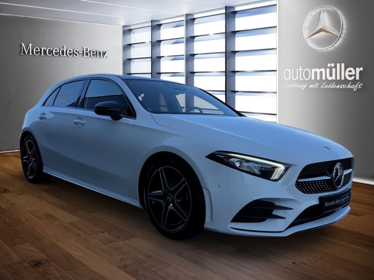 Fahrzeugabbildung Mercedes-Benz A 180 AMG+AHK+PANO+DISTR+NIGHT+AMBIENTE+CARPL++