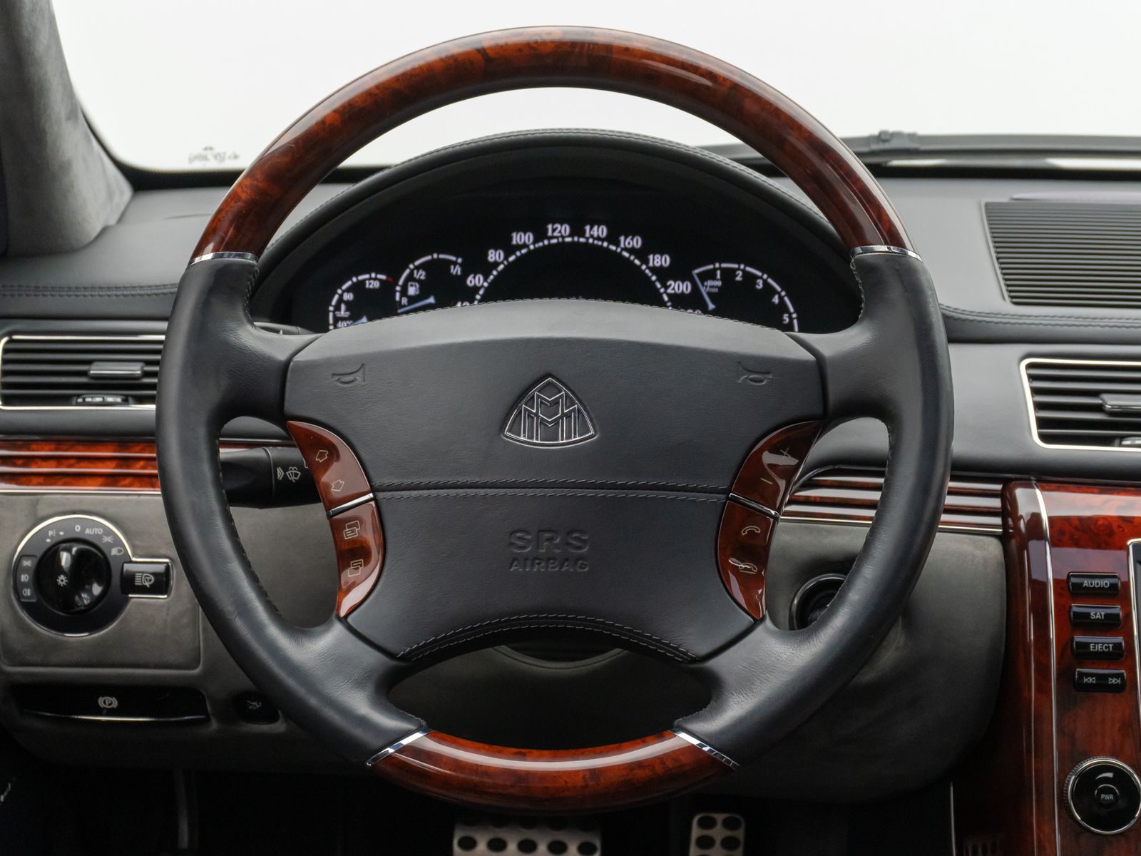 Fahrzeugabbildung Maybach 57 DUOTONE V12 Fondpaket Massage Solar VOLL
