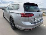 Volkswagen Passat 2.0 TDI Var*DSG*R LINE*VIR*PAN*IQ*AHK*VOL - Volkswagen Passat Variant in Stuttgart