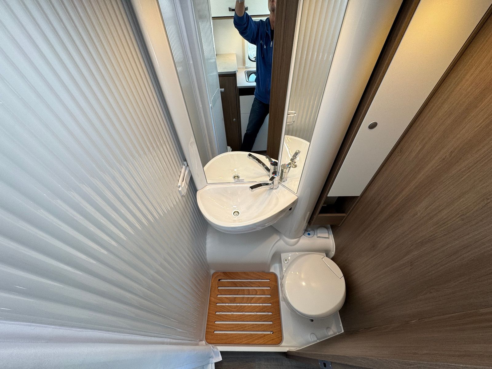 Fahrzeugabbildung Carado V-337 pro+   5.995€  SPAREN !