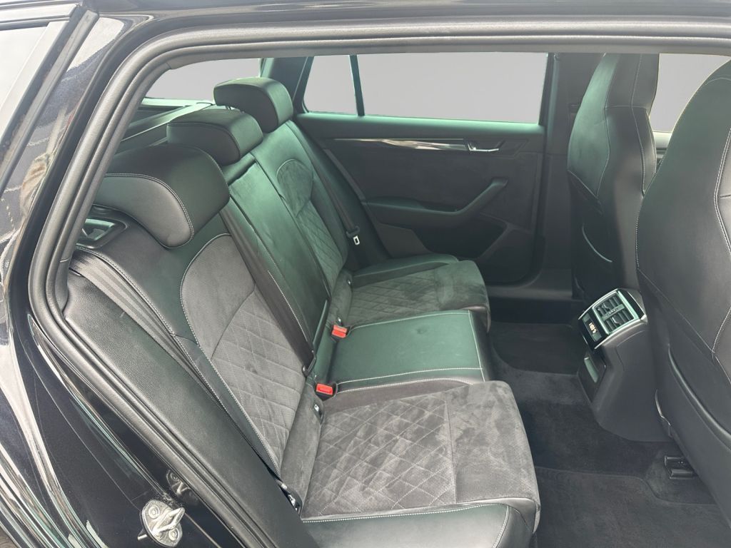 SKODA Superb Combi 1.4 TSI ACT SportLine ACC b. Front SKODA Superb Combi 1.4 TSI ACT SportLine ACC b. Front