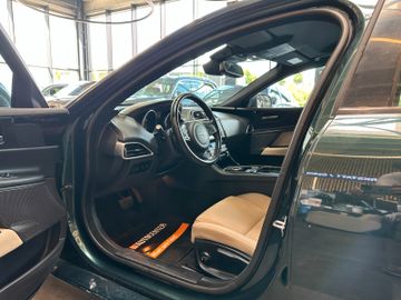 MYAUTOCENTER – Gebraucht- und Jahreswagen mit Werkstattservice in Pfaffenhofen Jaguar XE Pure *LED*Keyless*2-Zonen*Tempo*Navi*