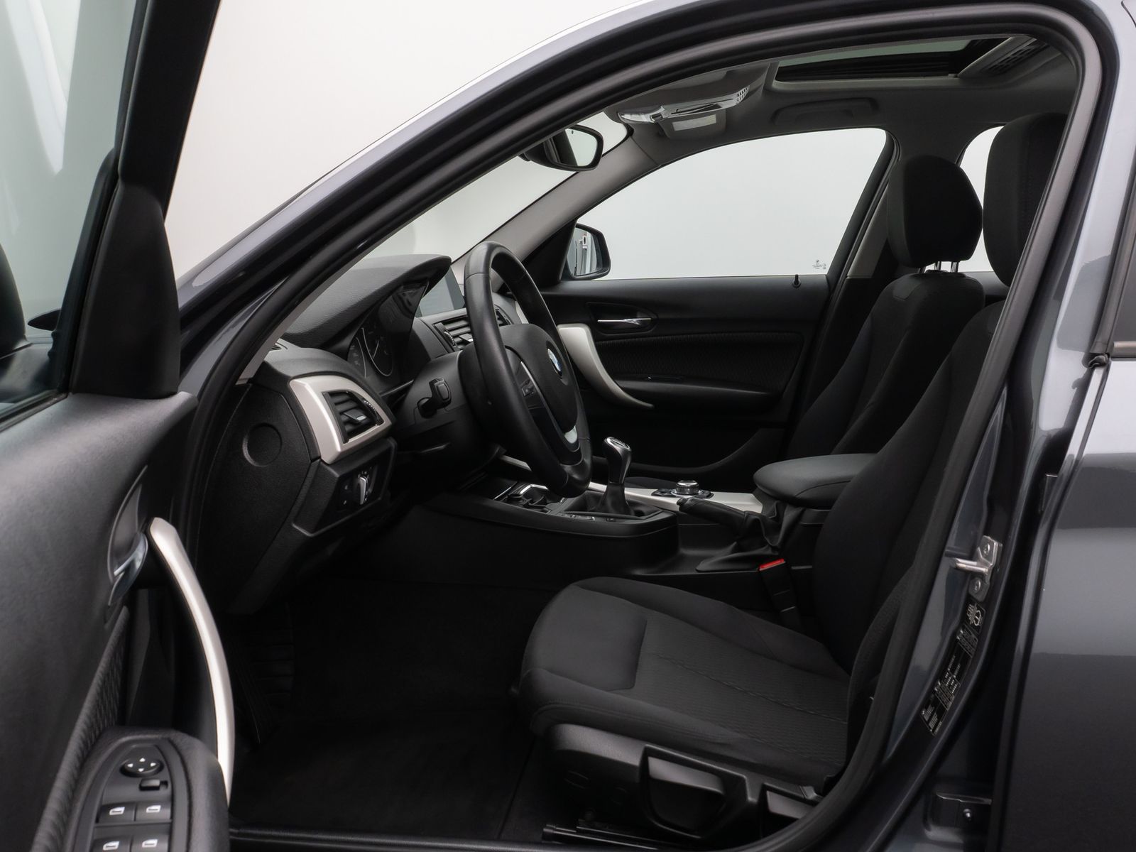 Fahrzeugabbildung BMW 116d  Advantage Paket Plus Glasdach AHK PDC Navi