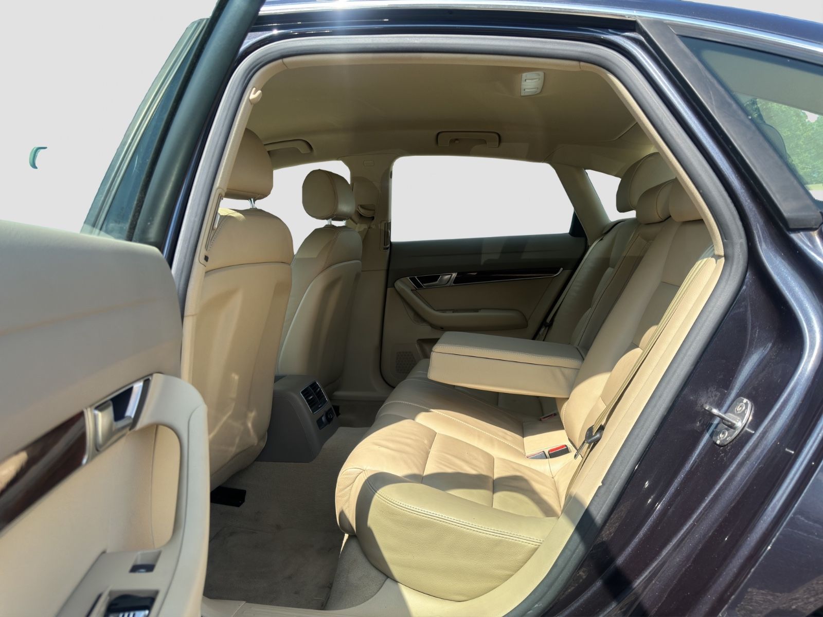 Fahrzeugabbildung Audi A6 Lim. 2.4/II.HAND/Navi/Leder/AHK/SHZ/Tempomat