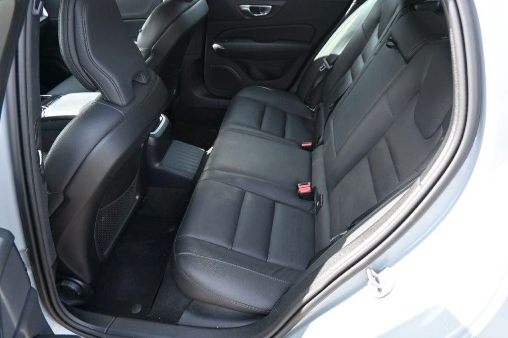 Fahrzeugabbildung Volvo V60 T6 PHEV Essential AWD*AHK*PDC*LHZG*