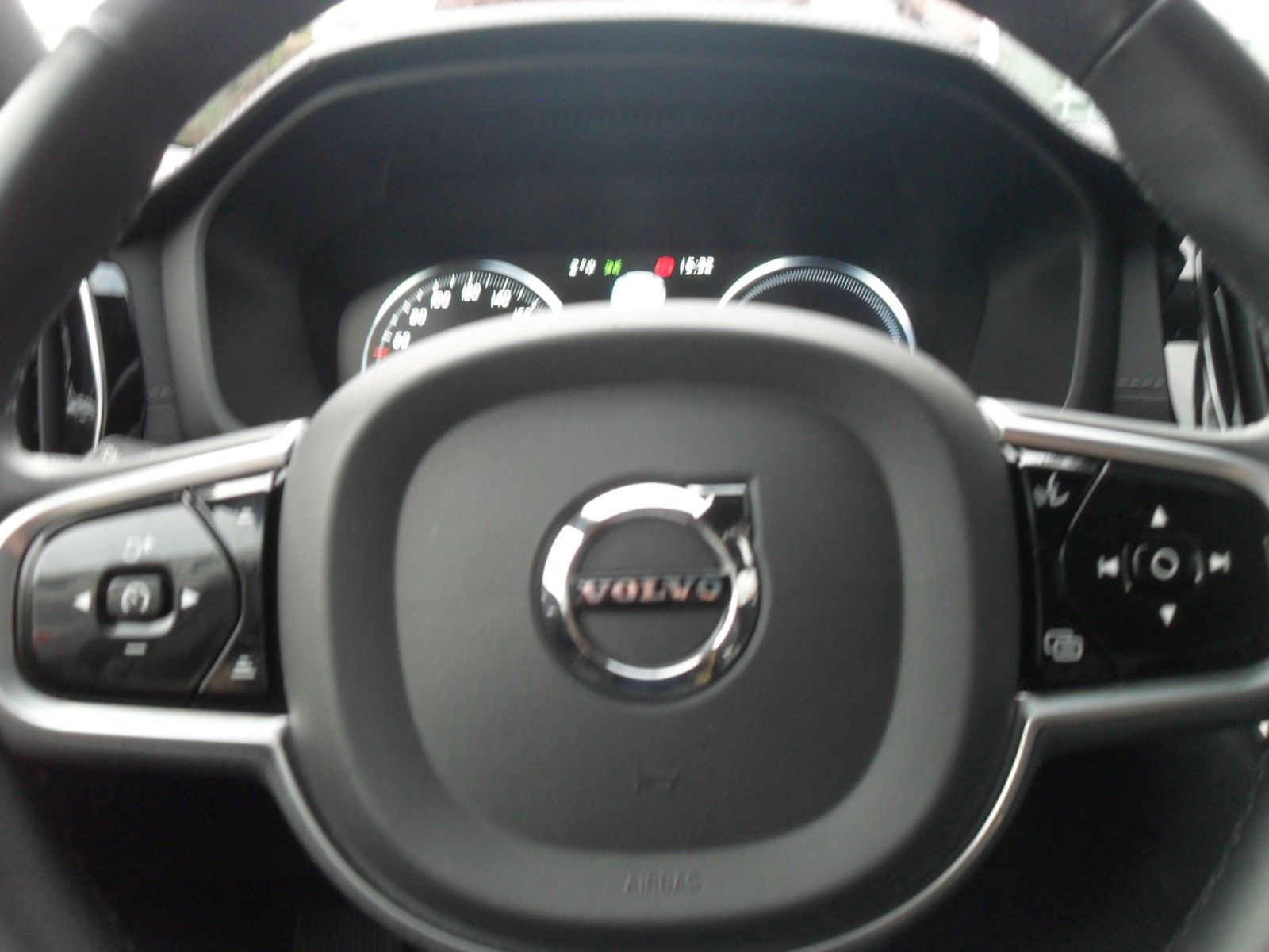 Fahrzeugabbildung Volvo V60 T8 R Design | AWD