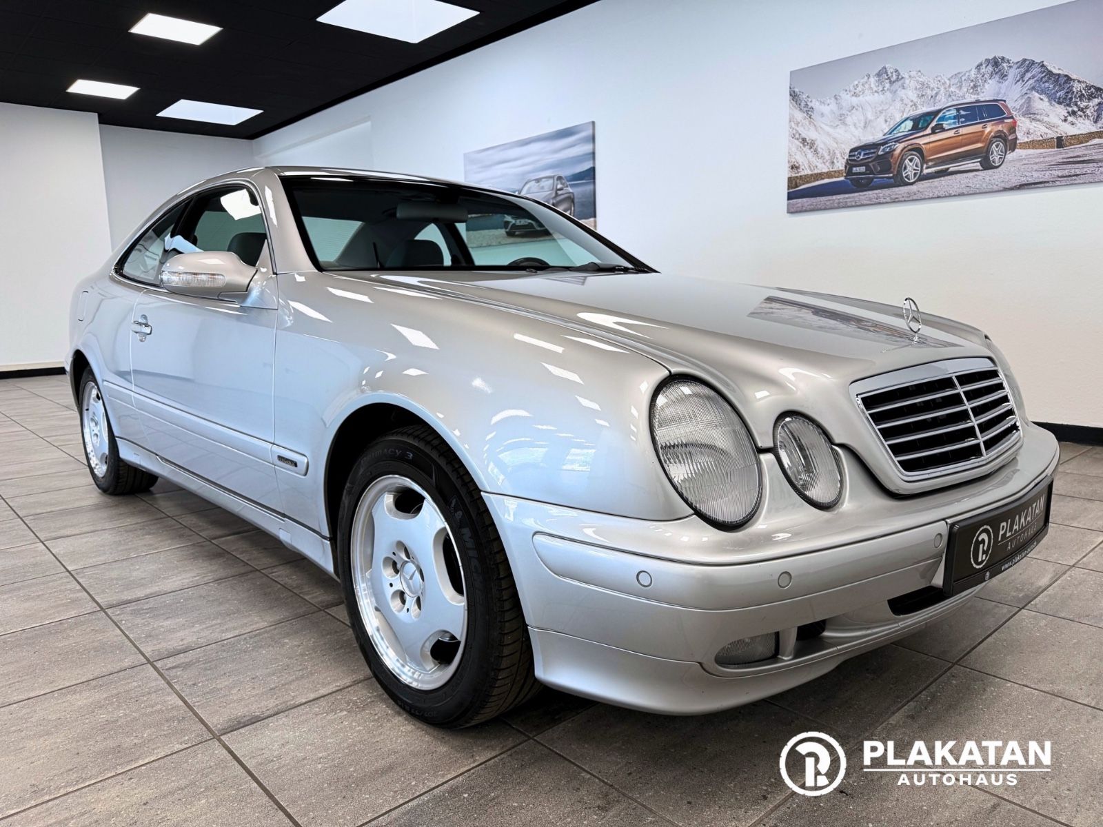 Fahrzeugabbildung Mercedes-Benz CLK 320 Elegance V6 Tempomat MB-Service