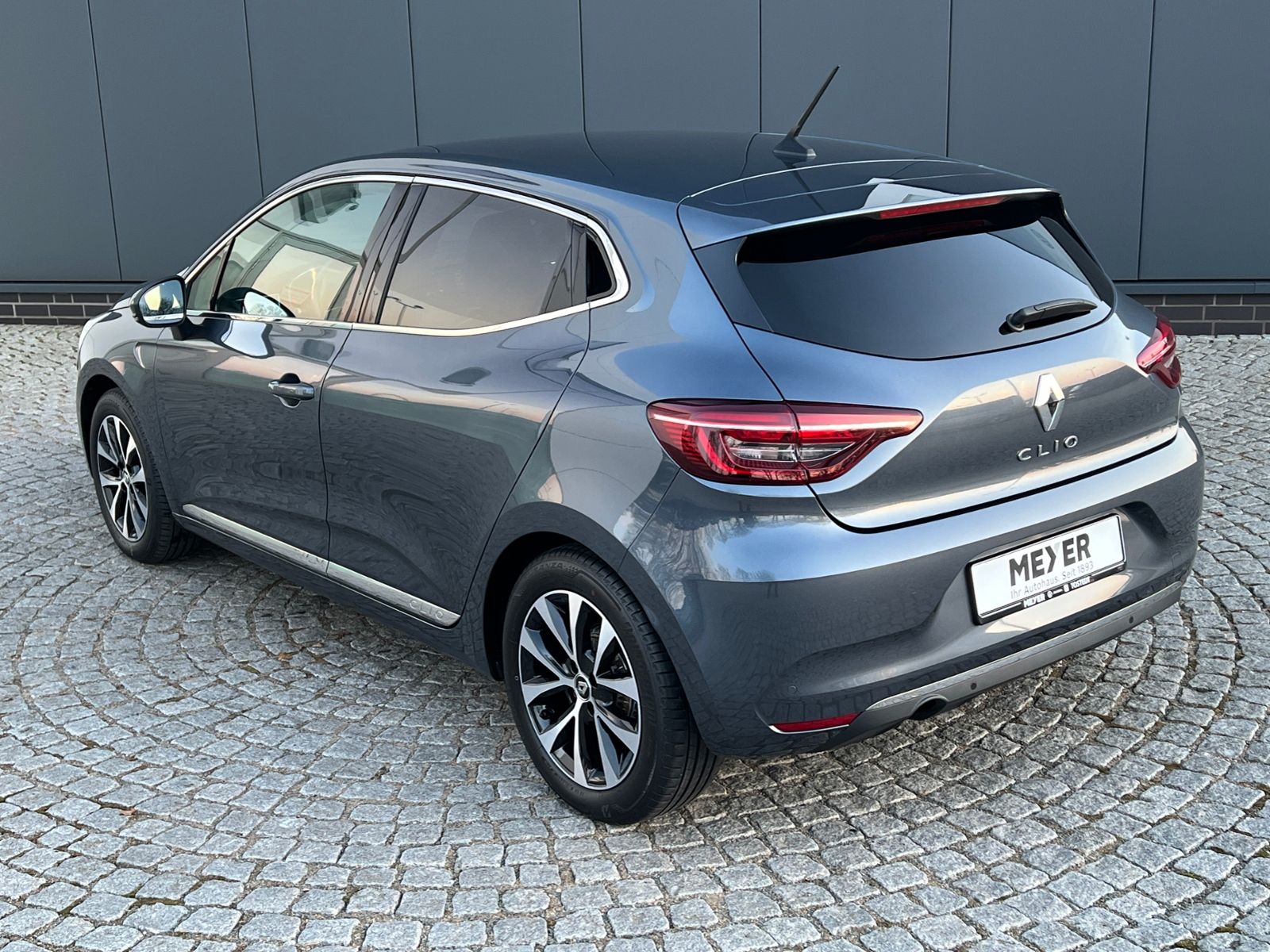 Fahrzeugabbildung Renault Clio V 1.0 TCe 100 Intens