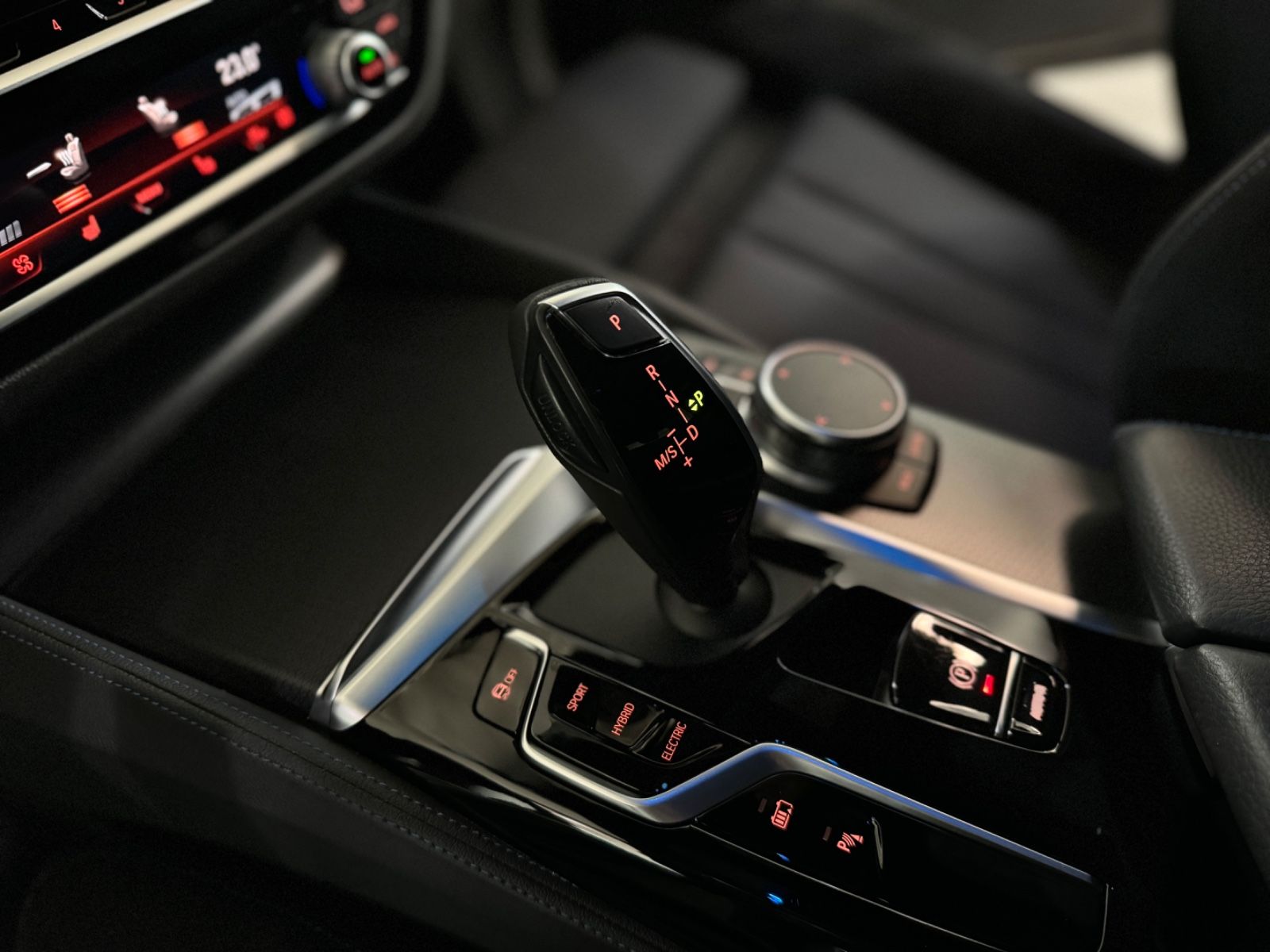 Fahrzeugabbildung BMW 530e M Sport Kamera Laser DAB Alarm HUD Komfort