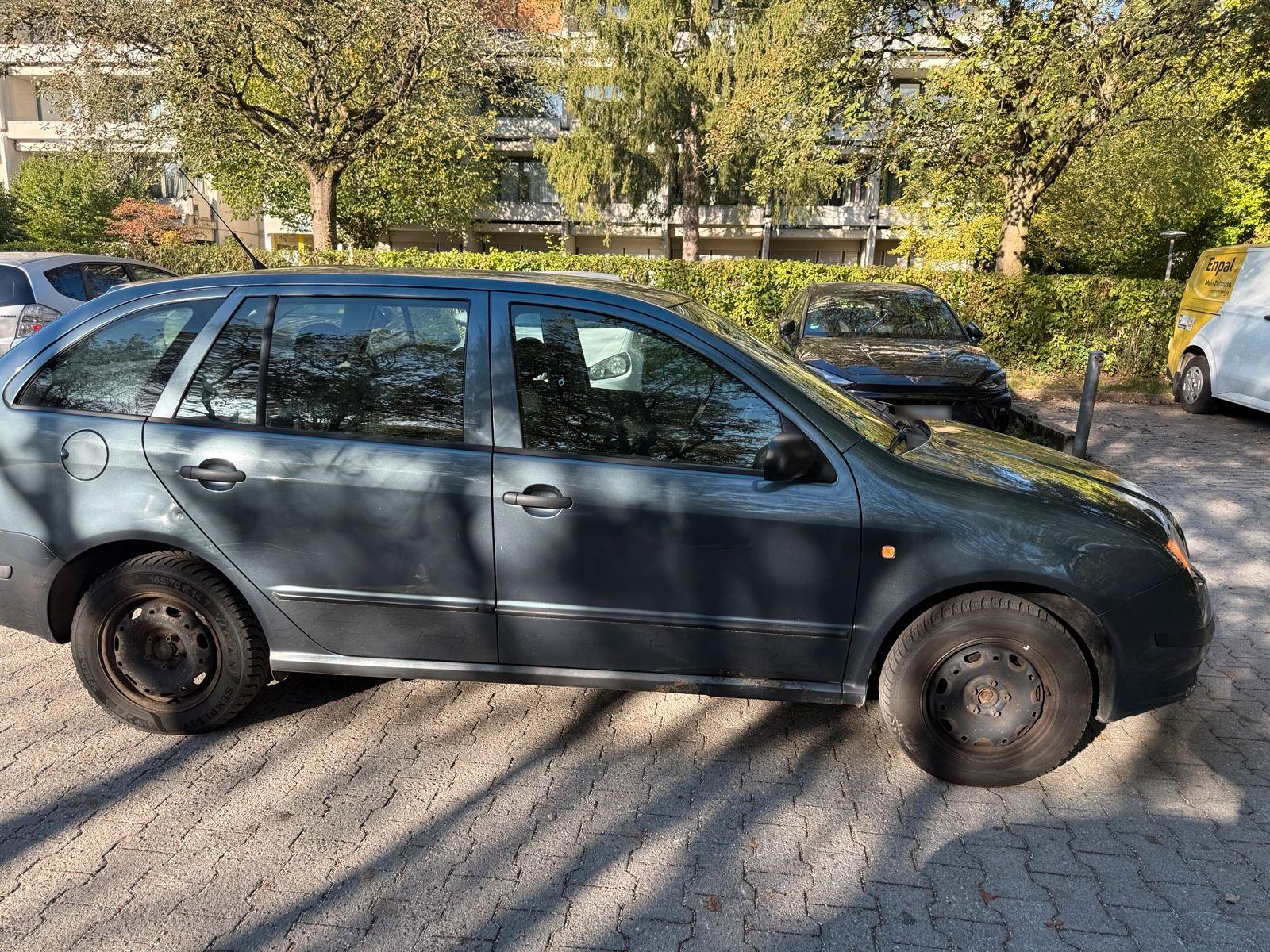 Skoda Fabia 2006 — rear view