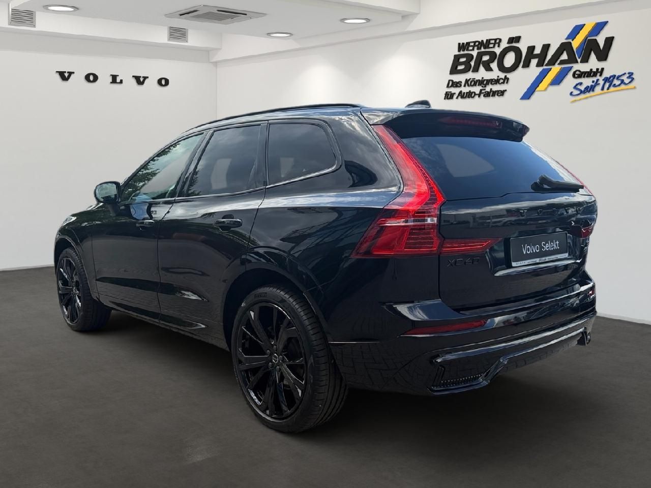 Fahrzeugabbildung Volvo XC60 B5 Benzin AWD Plus Black Edition