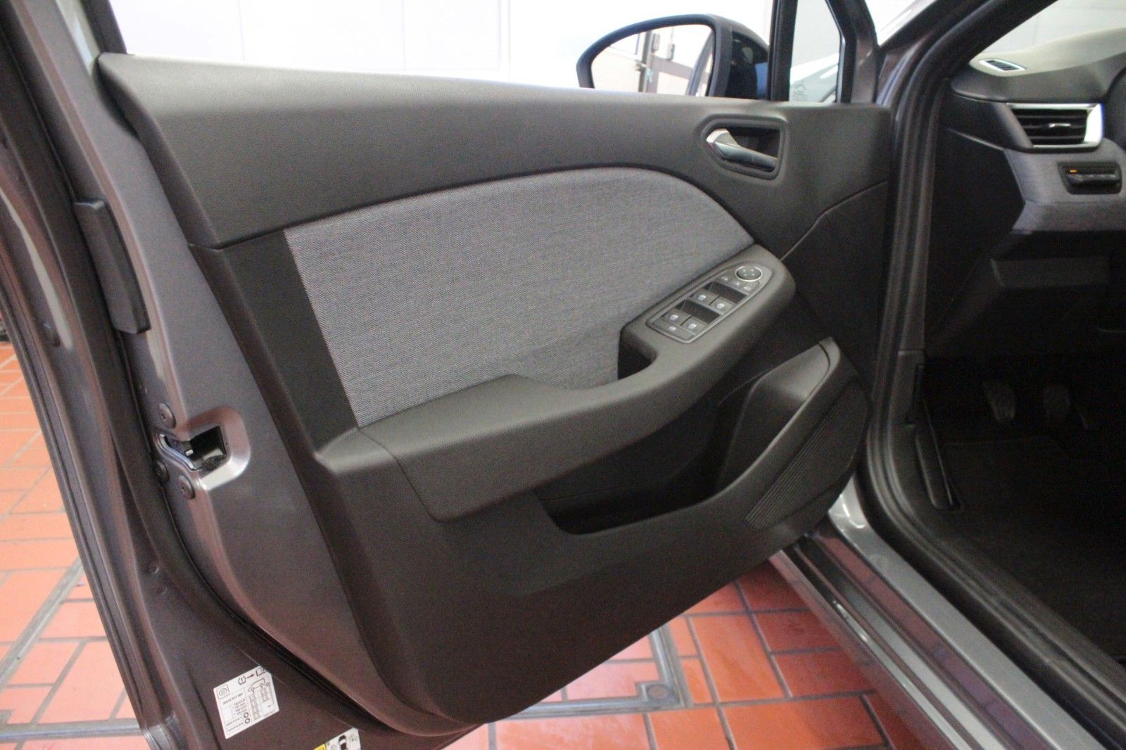 Fahrzeugabbildung Renault Clio TCe 90 Techno *Look-Paket*Winter-Paket*