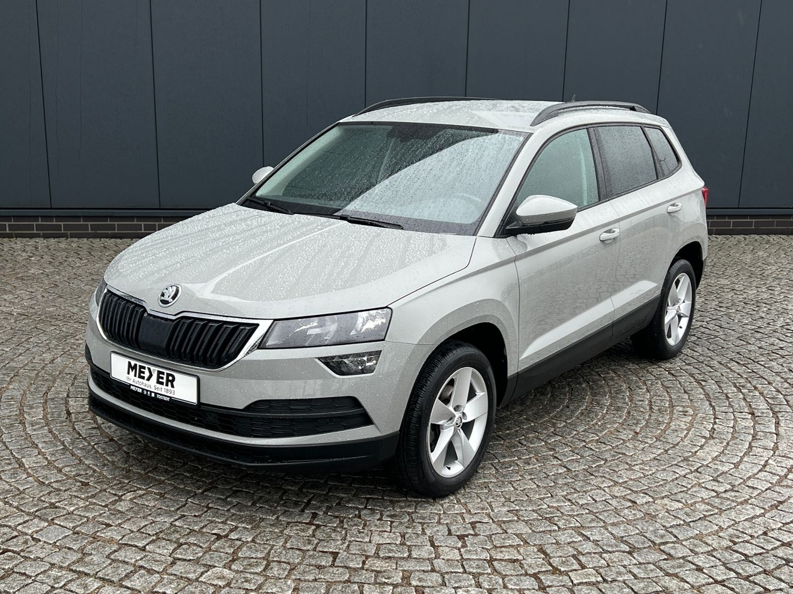 Fahrzeugabbildung SKODA Karoq Ambition 1.5 TSI *AHK, Climatronic, Sitzhz