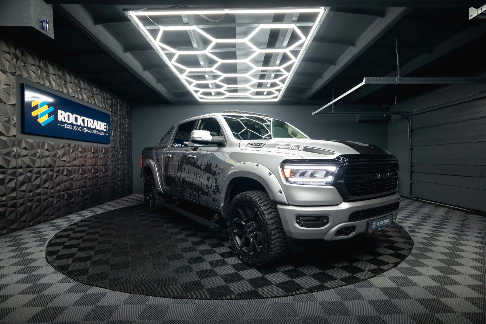 Fahrzeugabbildung Dodge RAM 5.7 V8 HEMI 4x4 LARAMIE PUNISHER *Pano*LED*